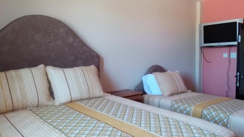 Hotel Tropik Leadonna Монтего Бей Екстериор снимка