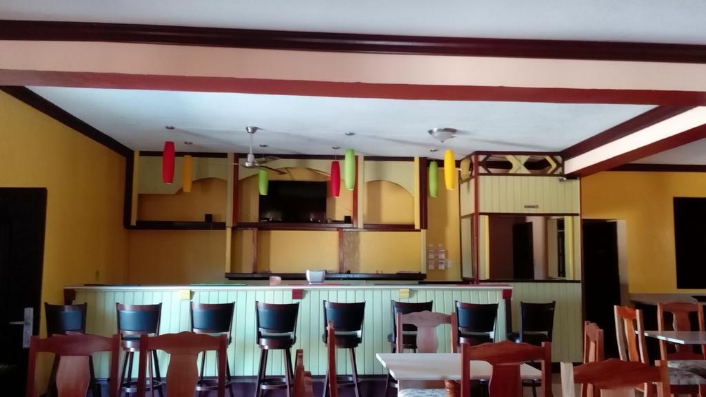Hotel Tropik Leadonna Монтего Бей Екстериор снимка