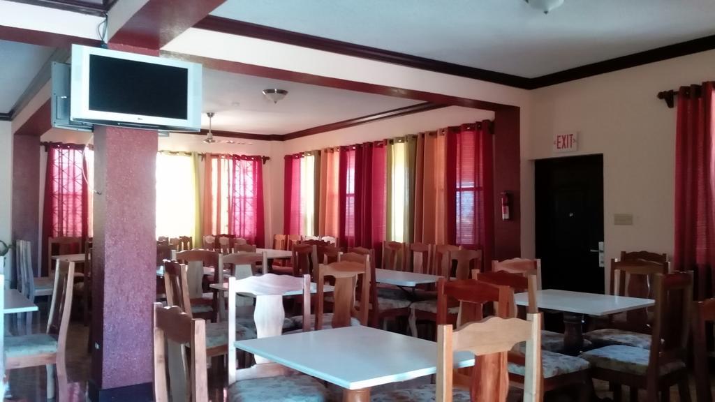 Hotel Tropik Leadonna Монтего Бей Екстериор снимка