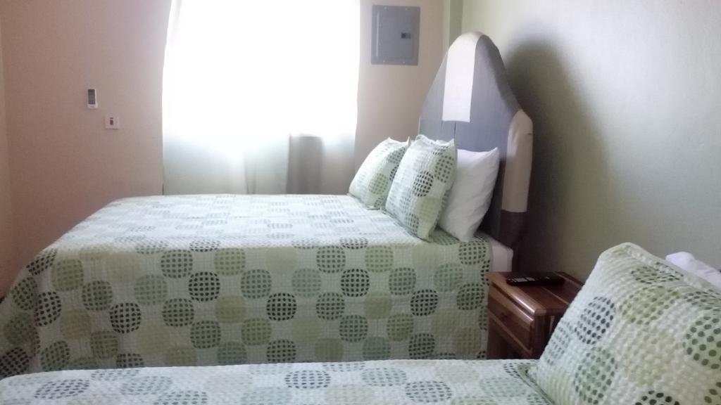 Hotel Tropik Leadonna Монтего Бей Екстериор снимка