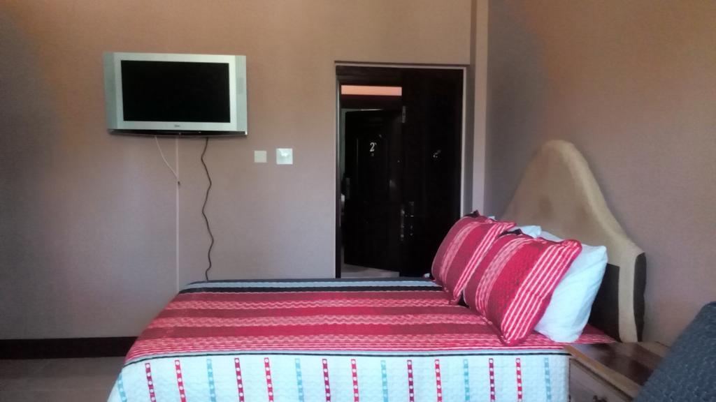 Hotel Tropik Leadonna Монтего Бей Екстериор снимка