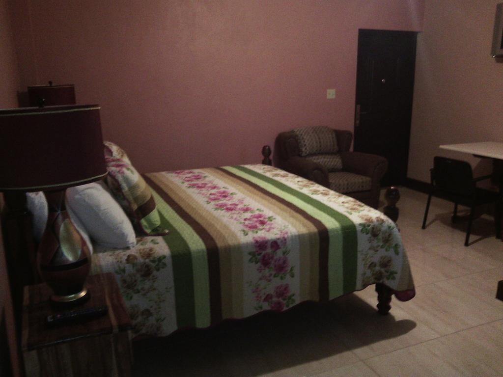 Hotel Tropik Leadonna Монтего Бей Стая снимка