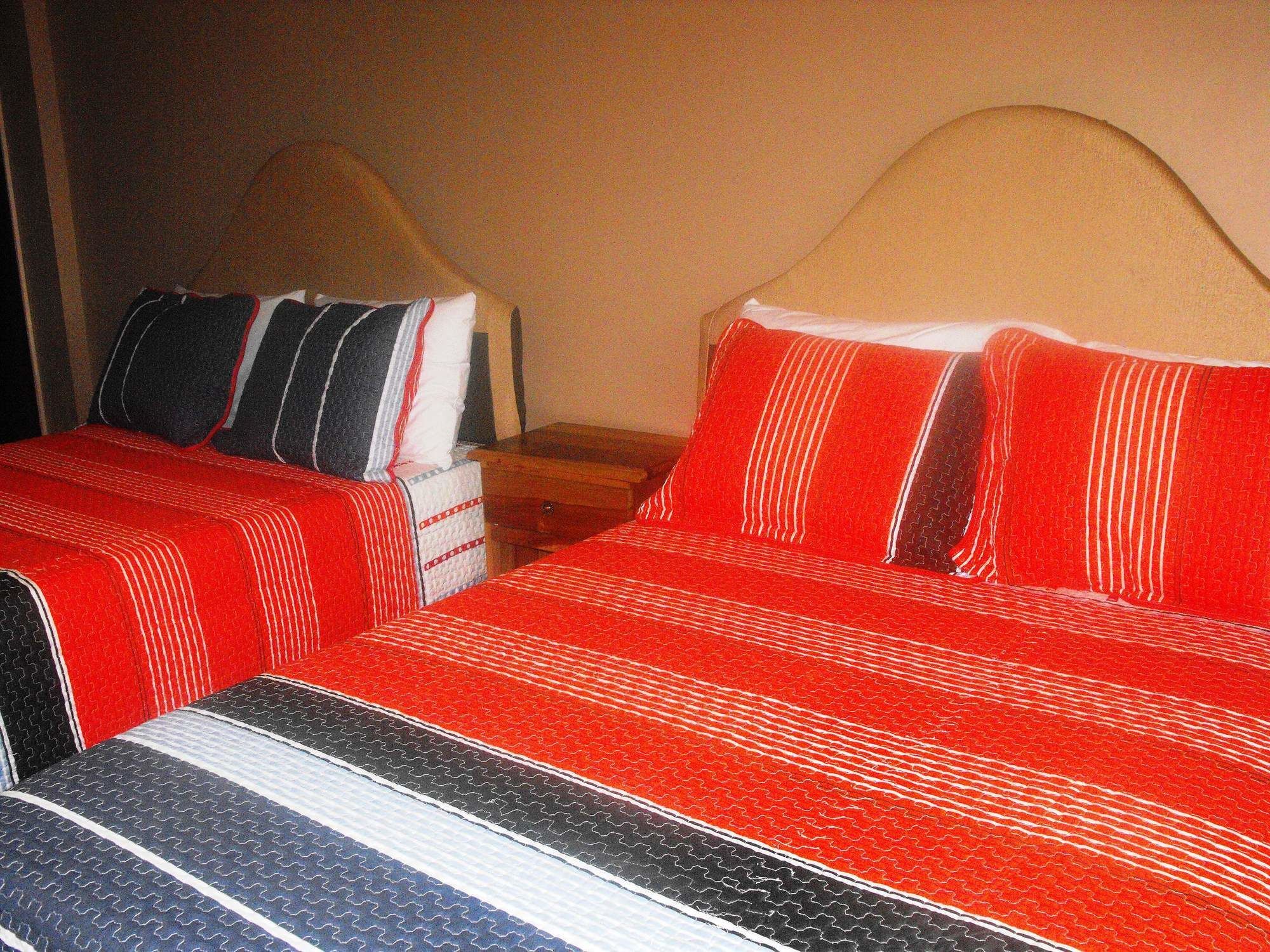 Hotel Tropik Leadonna Монтего Бей Екстериор снимка