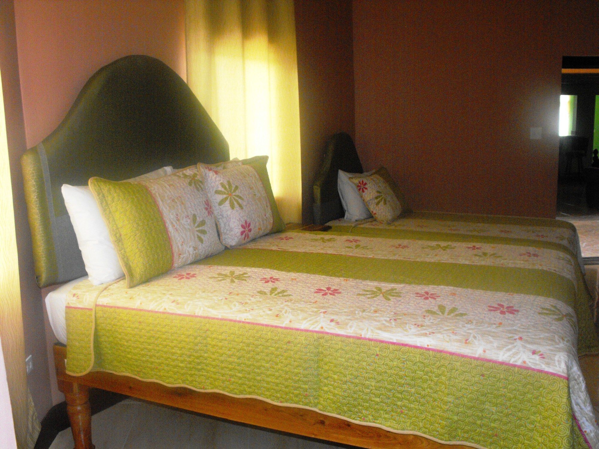 Hotel Tropik Leadonna Монтего Бей Екстериор снимка